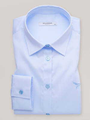 Klasyczna błękitna bluzka o prostym kroju