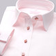 Jasnoróżowa bluzka z perłowymi guzikami